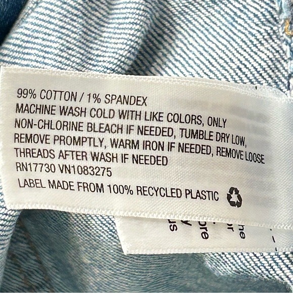 Universal Thread Med Wash Vintage Midi Distressed Cut Off Jean Shorts Sz 14 - Picture 11 of 11